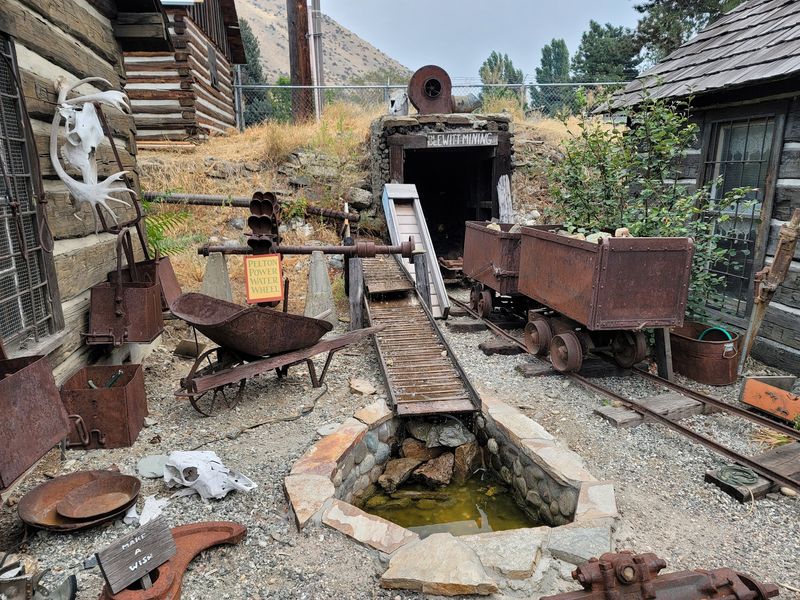 Gems, Minerals, and a Menagerie of Dioramas