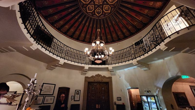 Geordie's At Wrigley Mansion