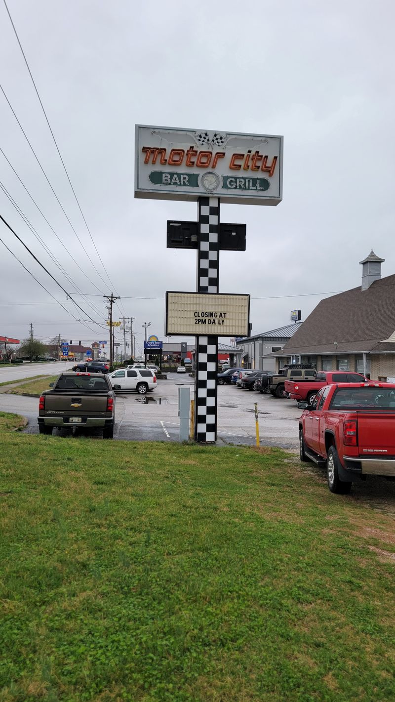 Doug's Motor City Bar & Grill - Bowling Green