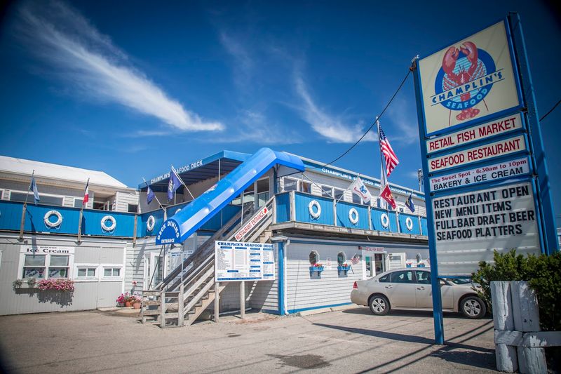 Champlin’s Seafood Deck