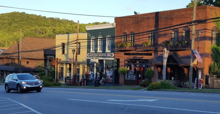 Georgia Has A Mountain Town So Pretty You Will Not Want To Leave On Sunday