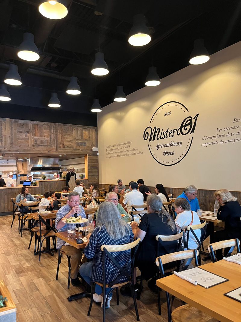 Mister O1 Extraordinary Pizza - Wynwood