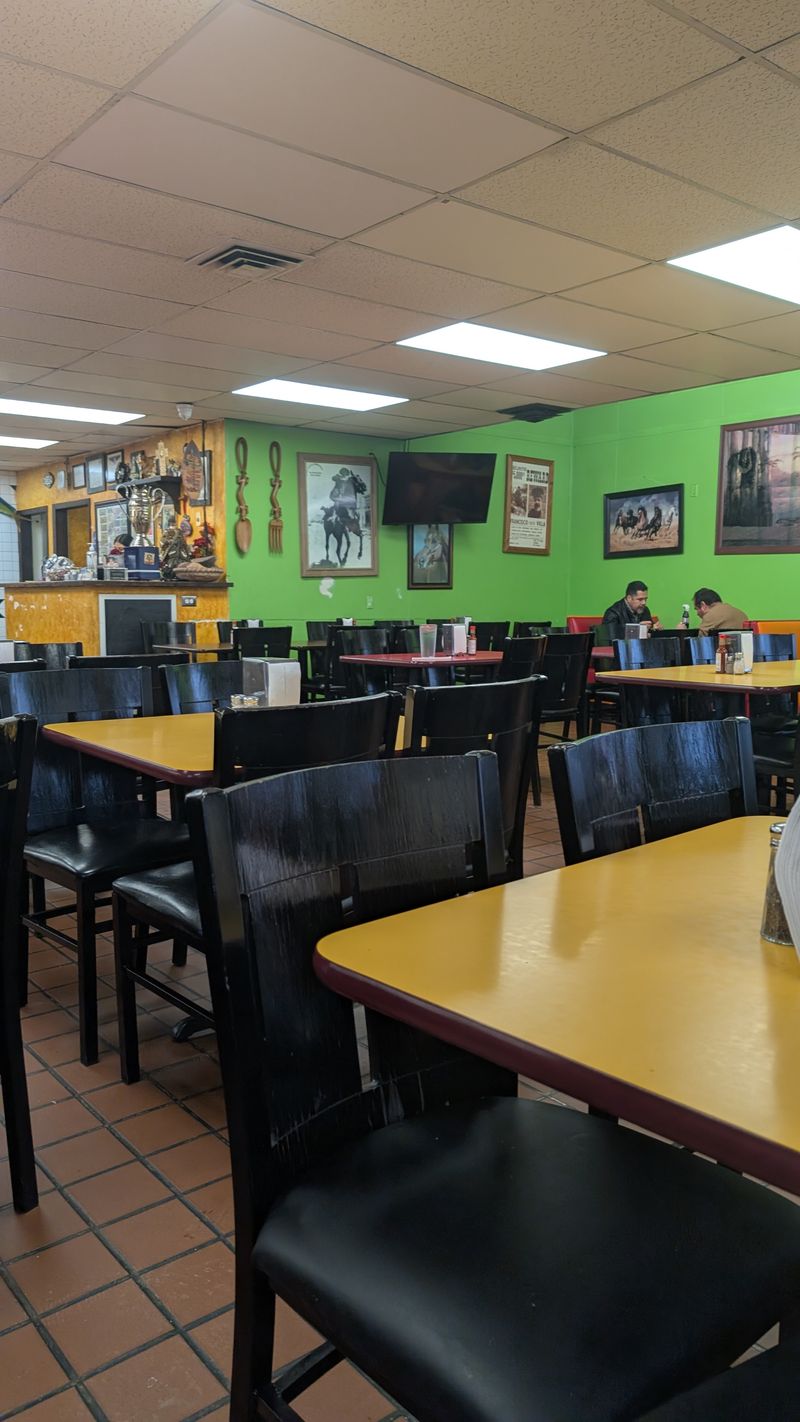 Atmosphere, Seating, And Noise Levels