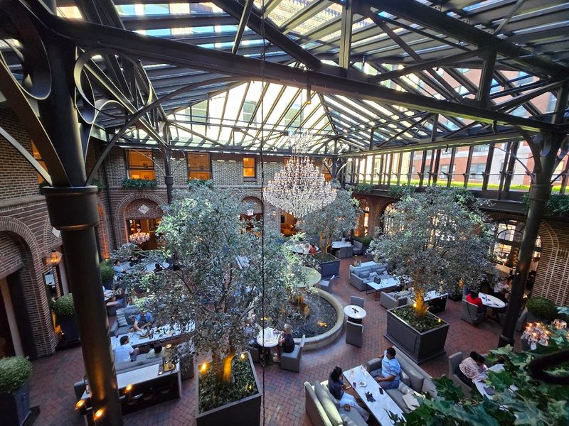 3 Arts Club Cafe - Chicago