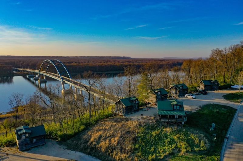 Rustic River Cabins, Savanna
