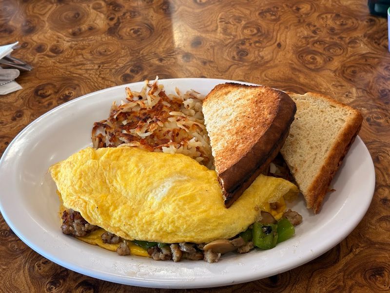 Giant Omelets That Redefine Breakfast Expectations Giant Omelets That Redefine Breakfast Expectations