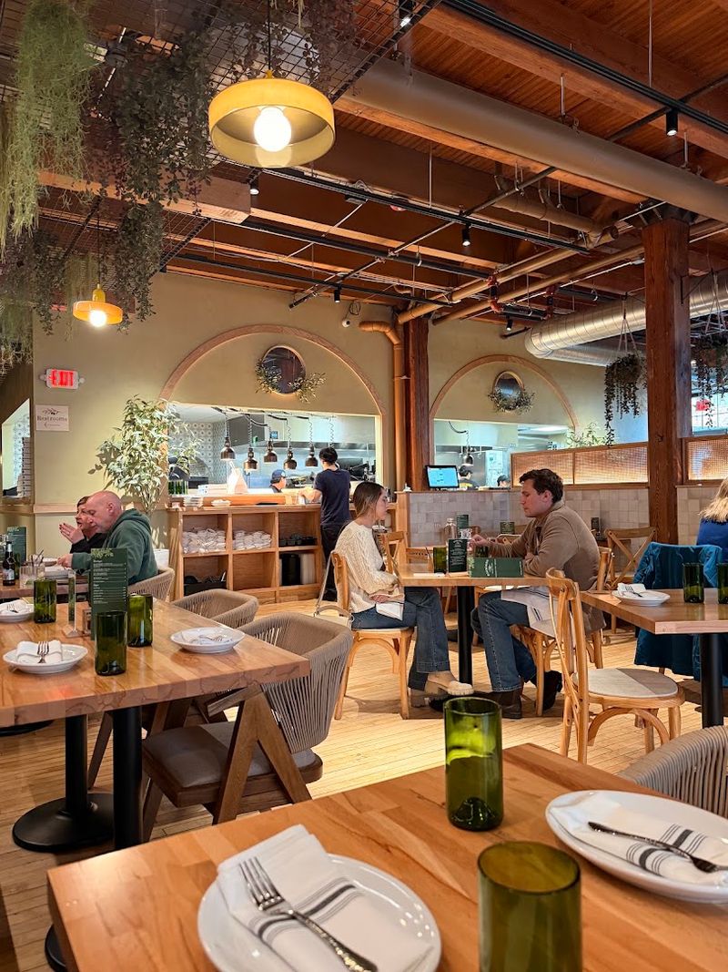 Giardino Trattoria & Pizzeria, Aurora