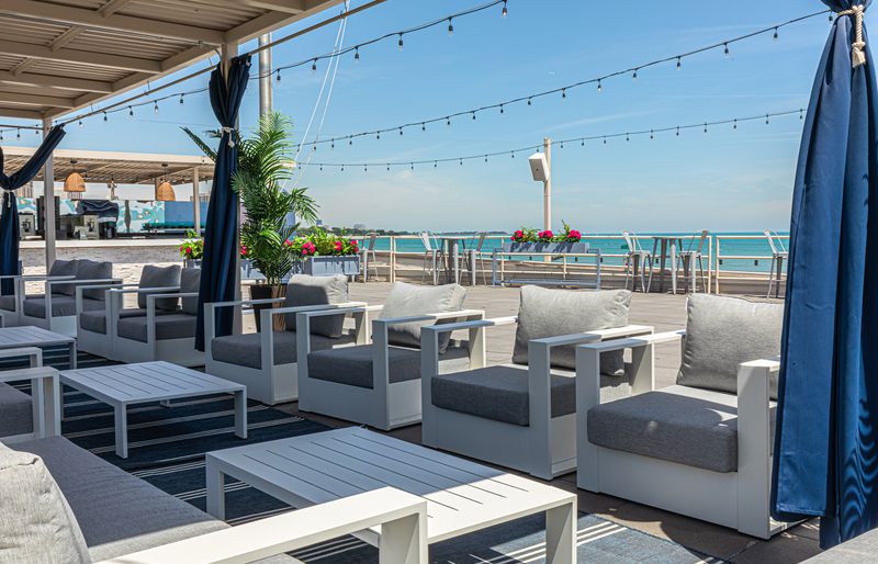 Castaways Bar & Grill – Chicago