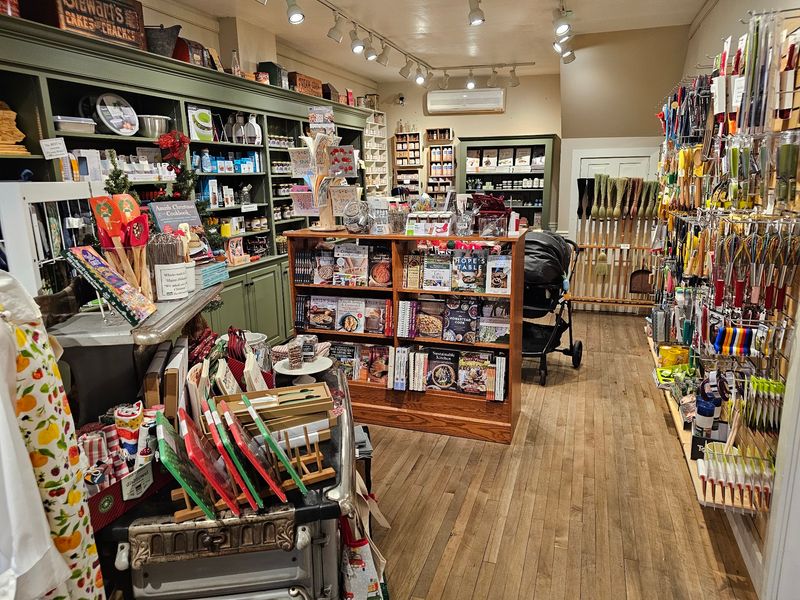 Gifts, Kitchen Gadgets, And Country Decor