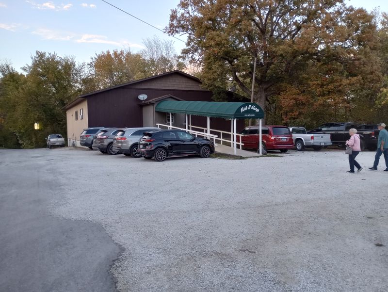 Mick & Mary's Restaurant – Thayer, Illinois