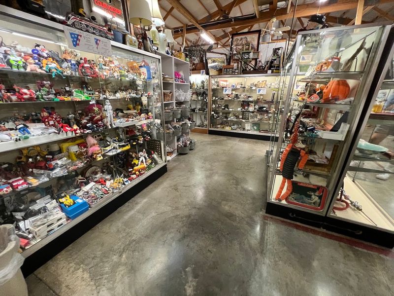 Gilley's Antique & Decorator Mall Gilley's Antique & Decorator Mall