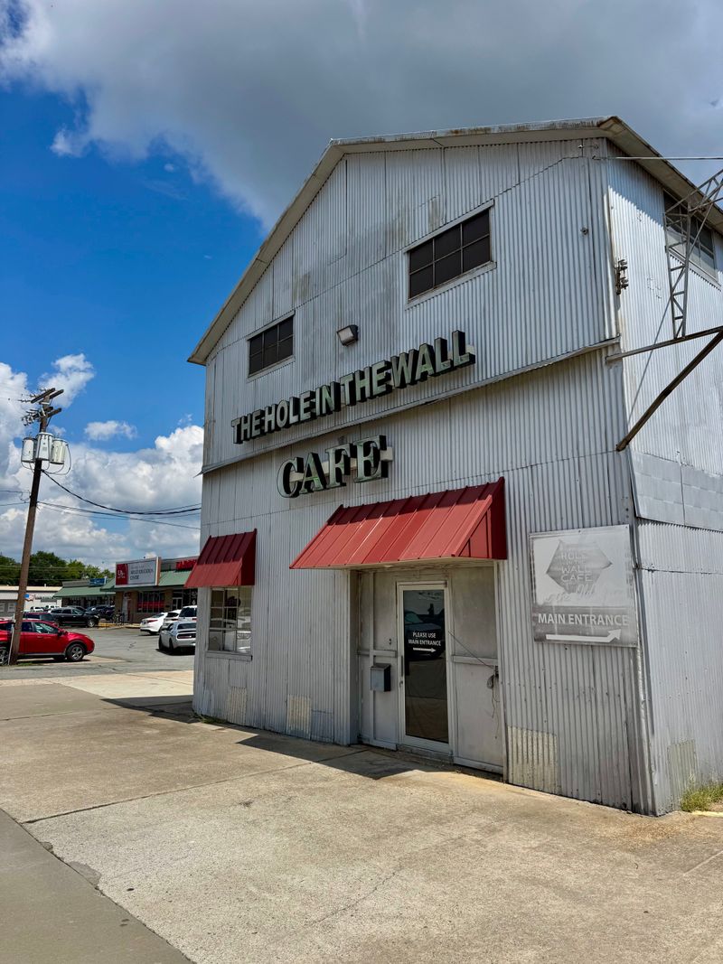 Hole in the Wall Cafe, Conway