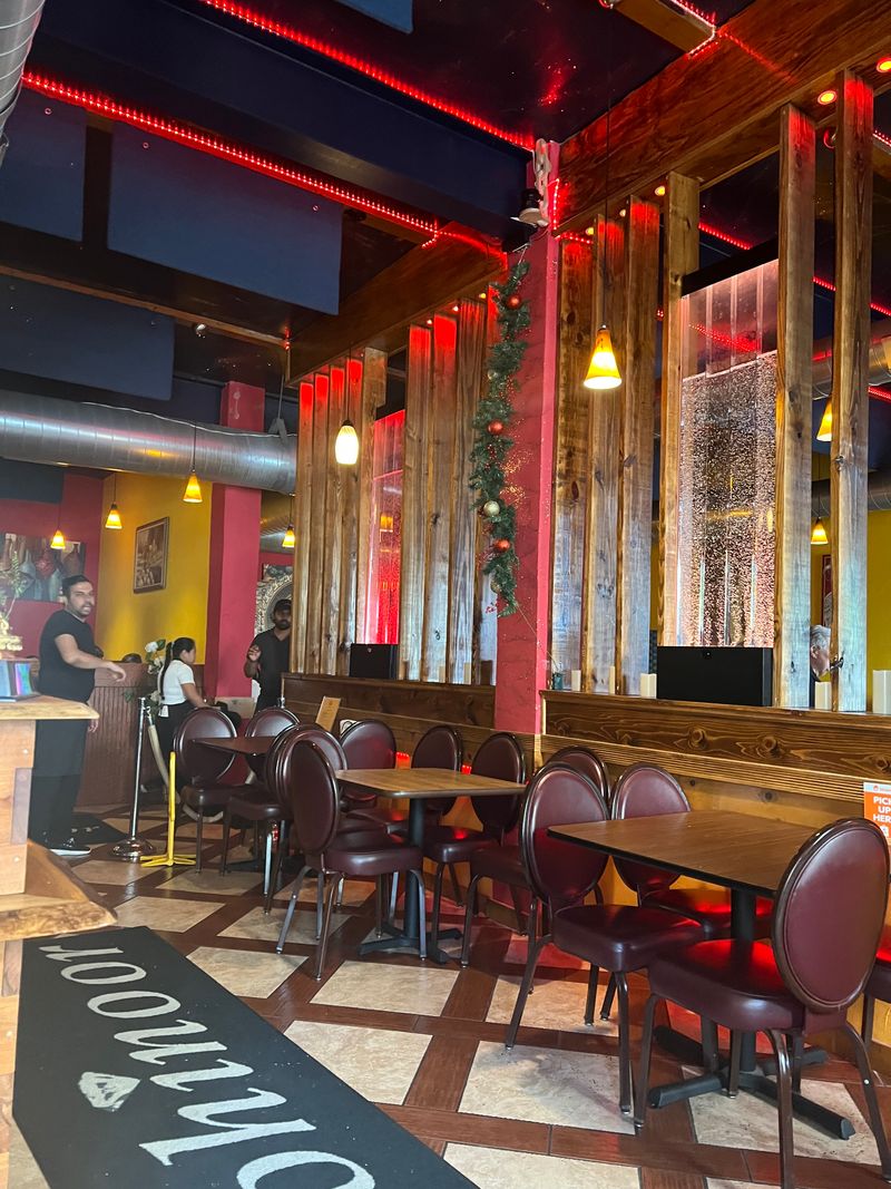 Kohinoor Indian Restaurant and Lounge – Champaign, 6 E Columbia Ave, Champaign, IL 61820