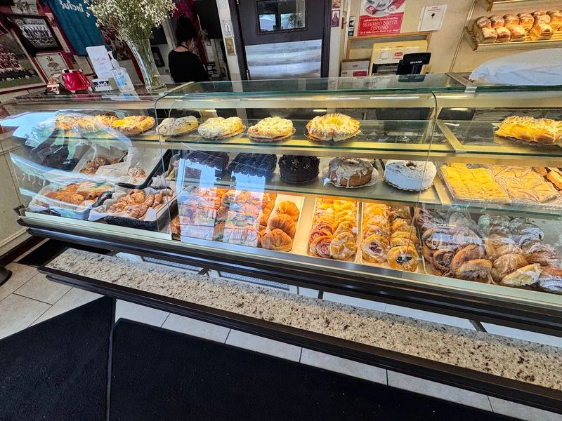 Josef’s European Pastry Shop, Grosse Pointe Woods