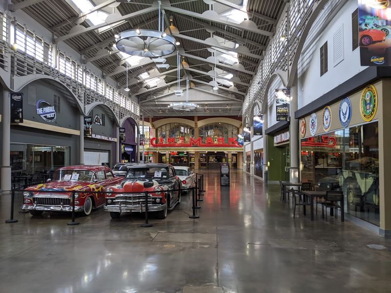 Glow-In-The-Dark Mini Golf That Steals The Show