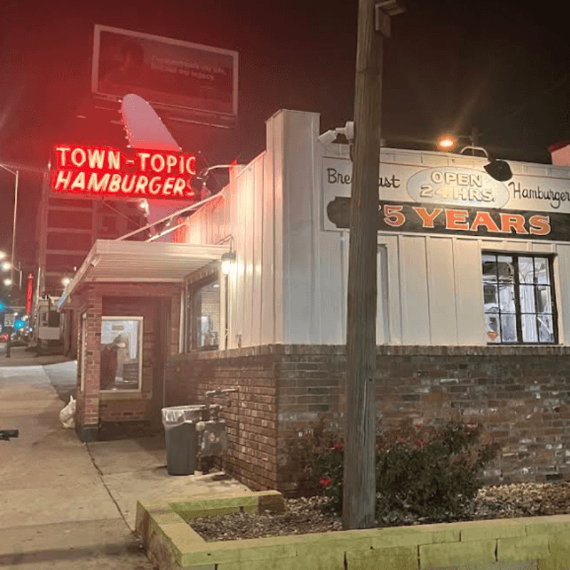 Late-Night Lines Have Their Own Rhythm