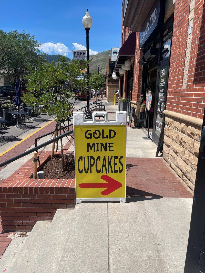 Gold Mine Cupcakes, Golden