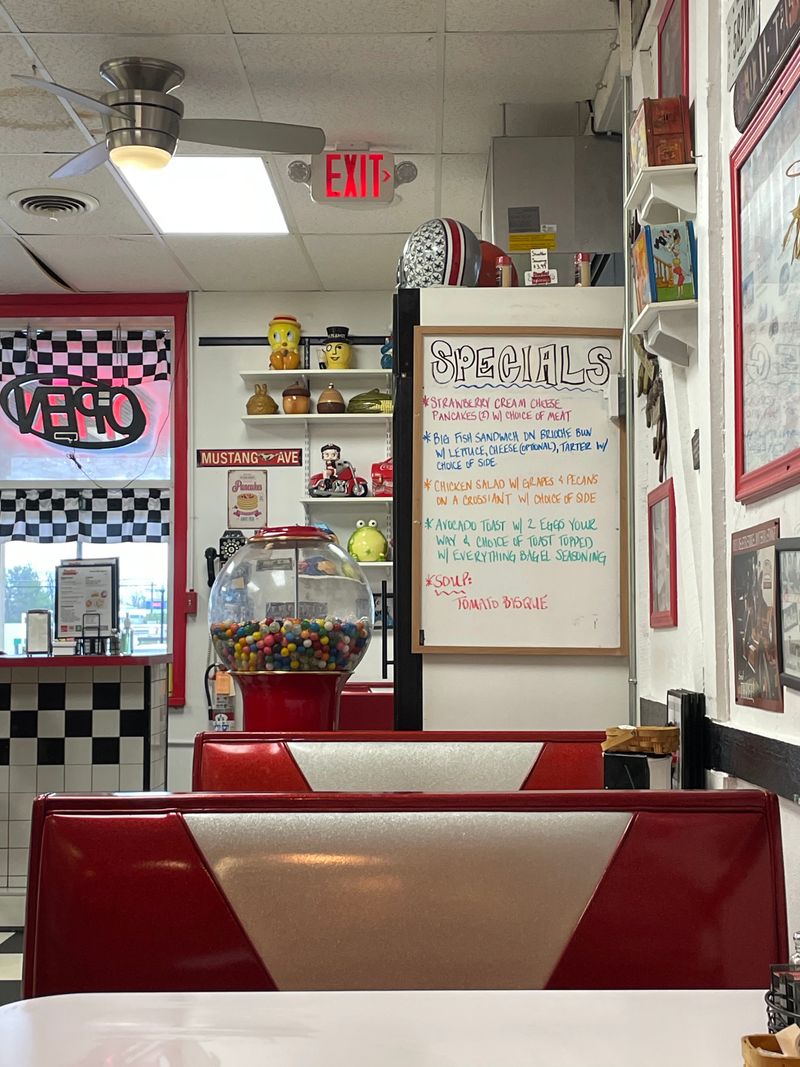 Stownut Donut & Diner – Stow