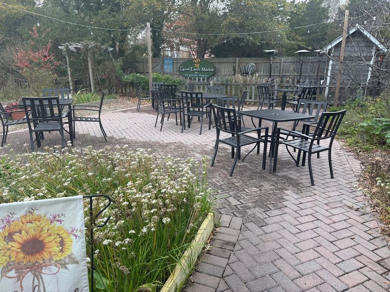 Good Earth Market & Restaurant