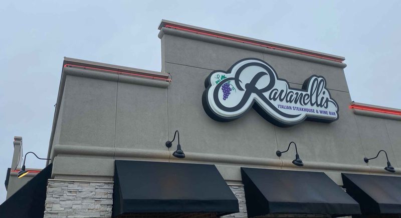 Ravanelli's Italian Steakhouse & Wine Bar – Collinsville, Illinois