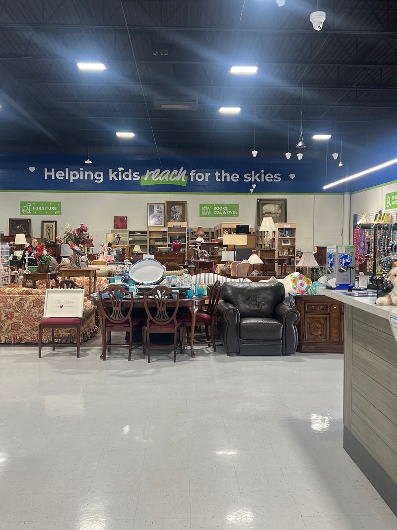 Good Stuff Thrift, Huntingdon Valley, Pennsylvania