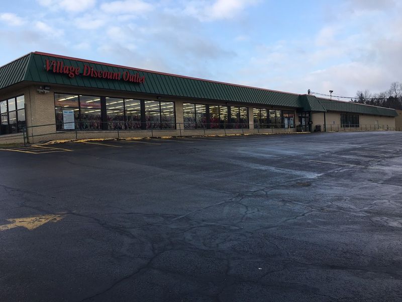 Village Discount Outlet, Cuyahoga Falls, OH