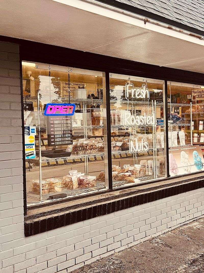 Heggy's Nut Shop, Canton