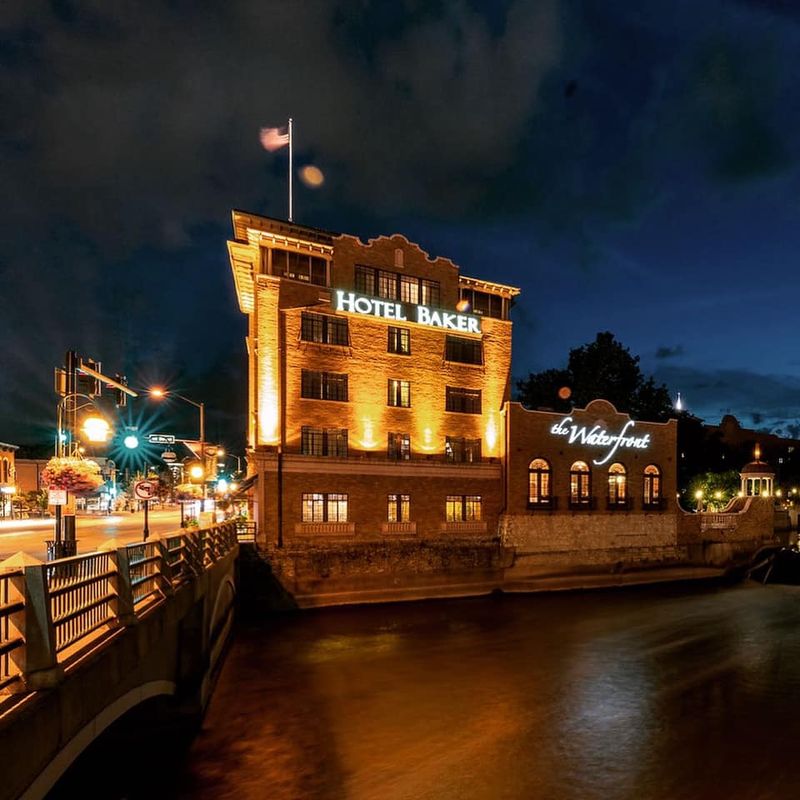 St. Charles, Hotel Baker