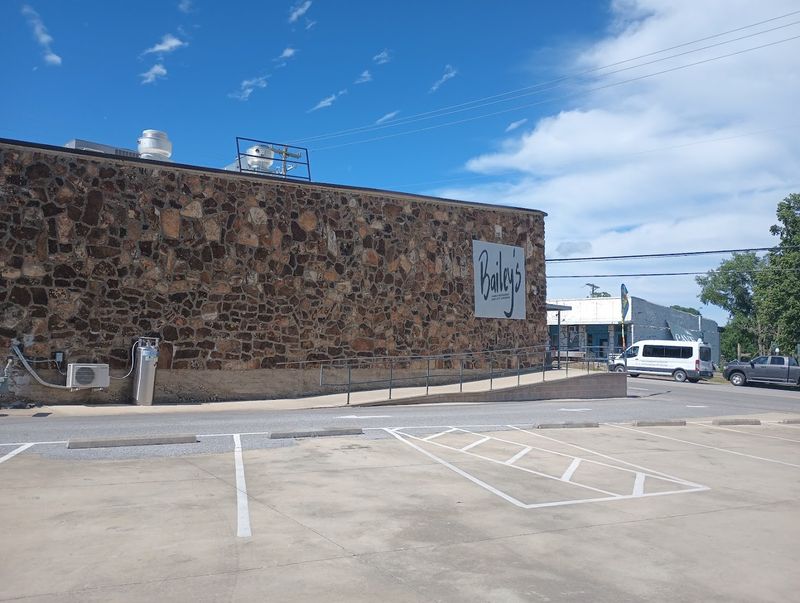 Bailey's Family Restaurant, Cave City
