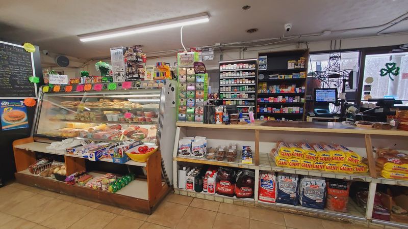 Grandma Faye's Grocery & Carryout, Logan
