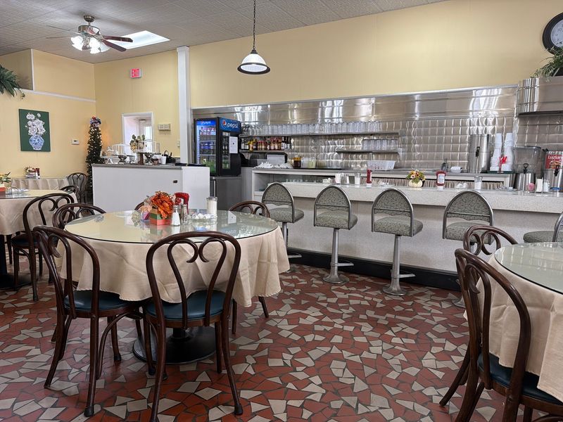 Grandma's Treasures Cozy Tea Room, Bennettsville