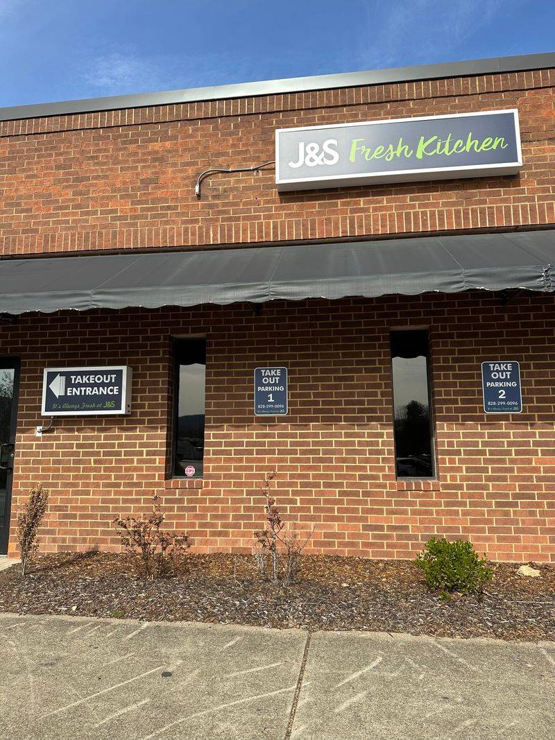 J & S Fresh Kitchen