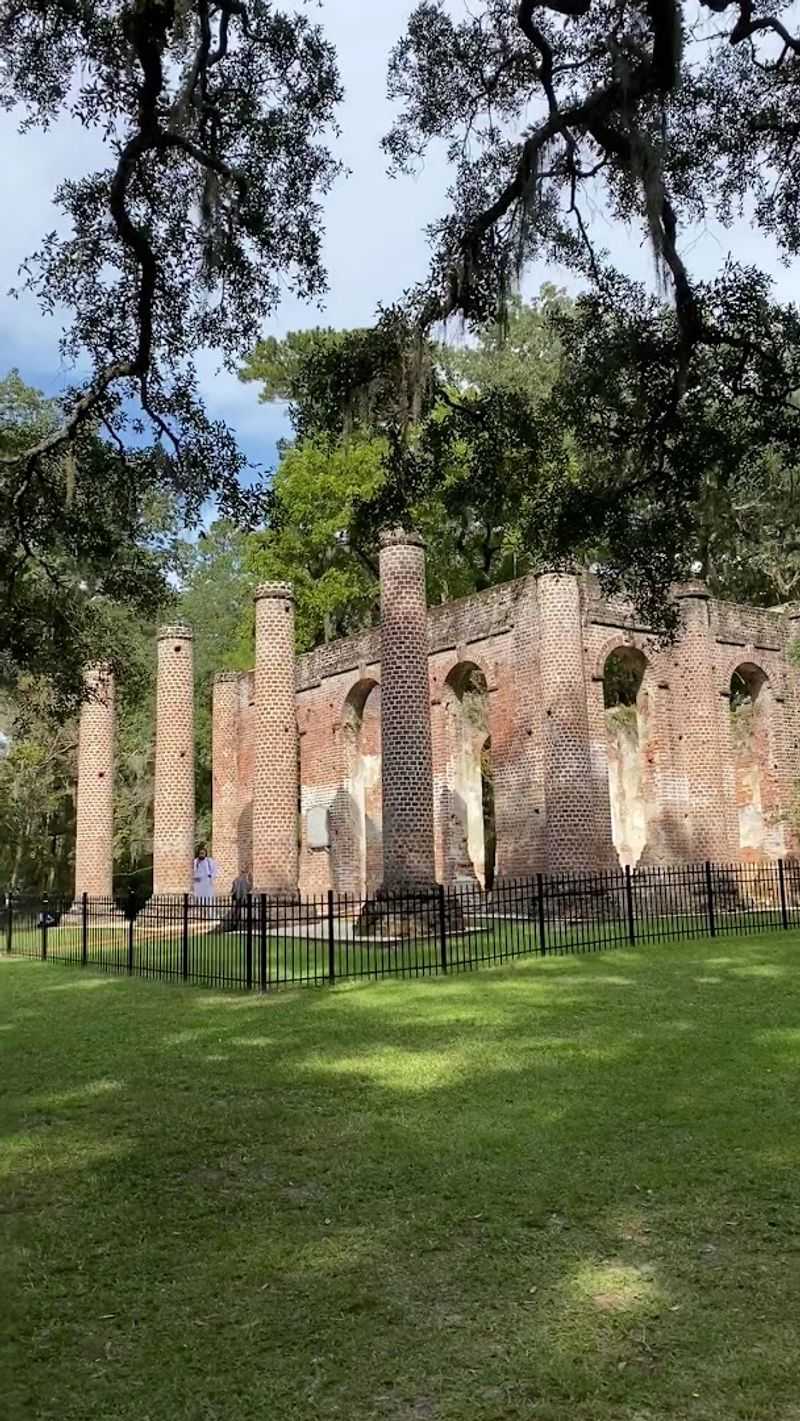 A Free Visit With A Surprisingly Peaceful Picnic Spot