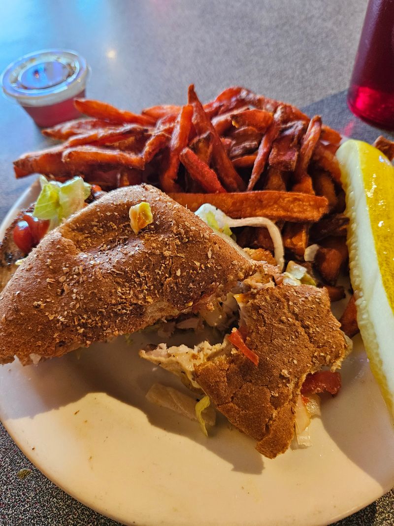 No-Fuss Atmosphere, All Flavor