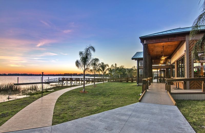 Grills Lakeside Seafood Deck & Tiki Bar, Orlando Grills Lakeside Seafood Deck & Tiki Bar, Orlando