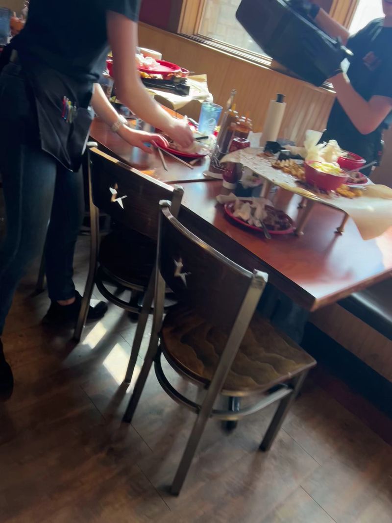 Groups Get Room To Disagree Without Derailing Dinner