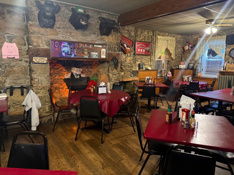Grumpy's Bar-B-Que Roadhouse