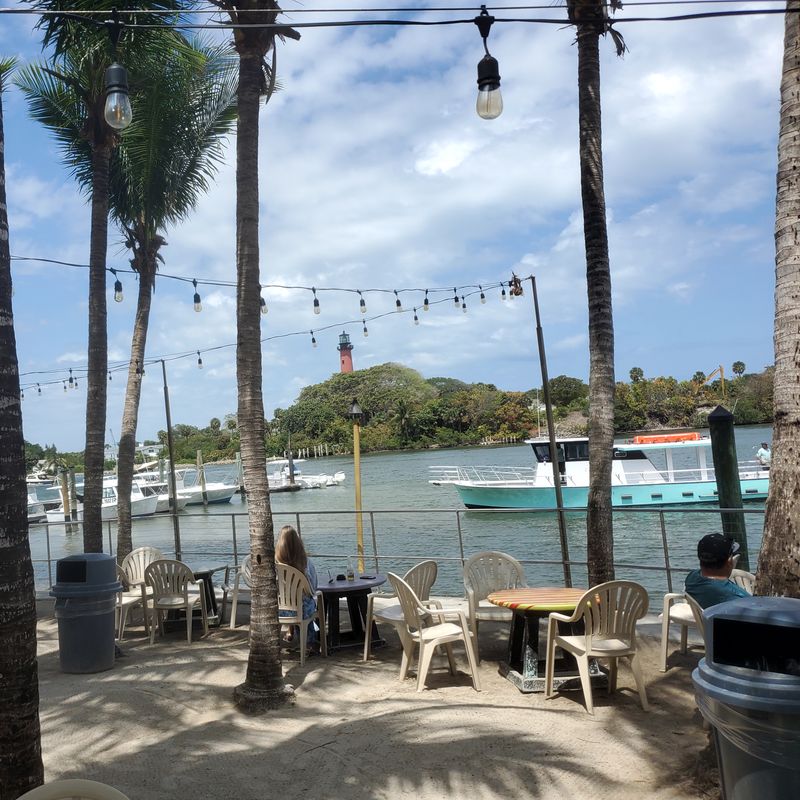 Square Grouper Tiki Bar, Jupiter