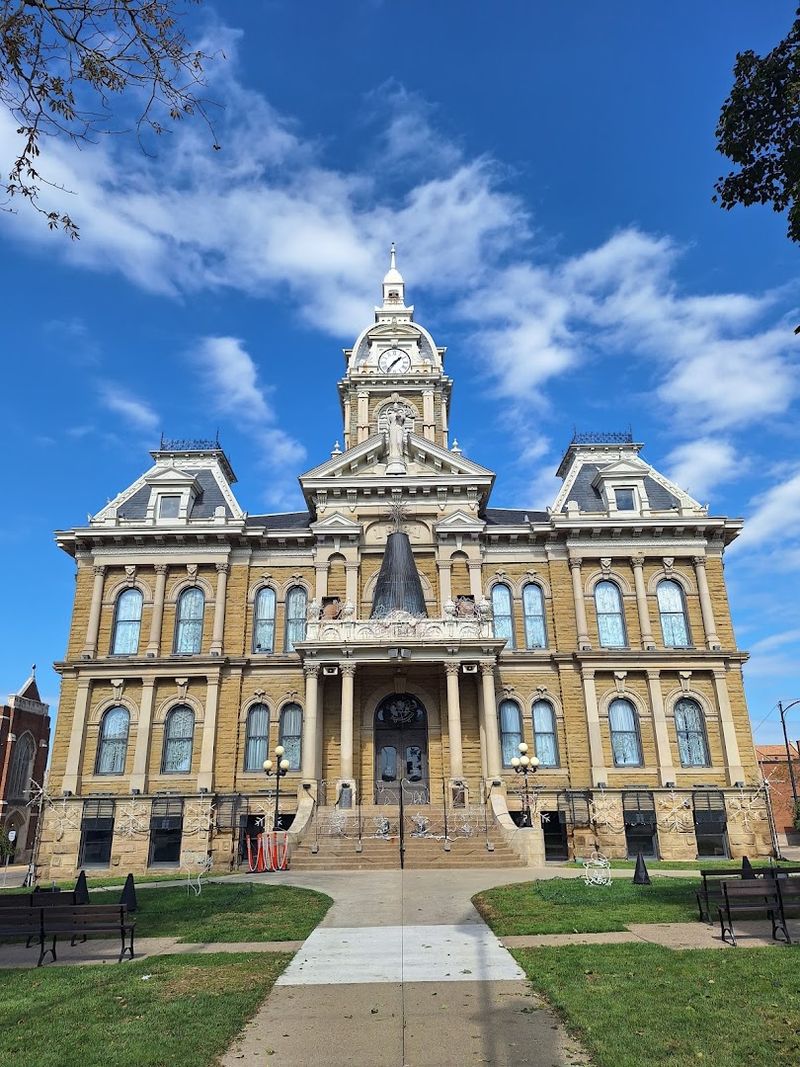 Guernsey County Courthouse Square, Cambridge