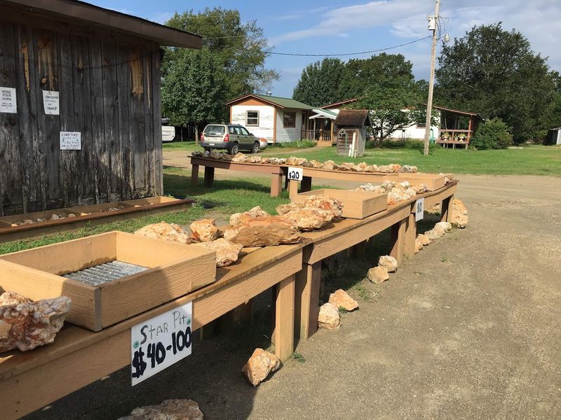 Alien Briefing Room And Sightings