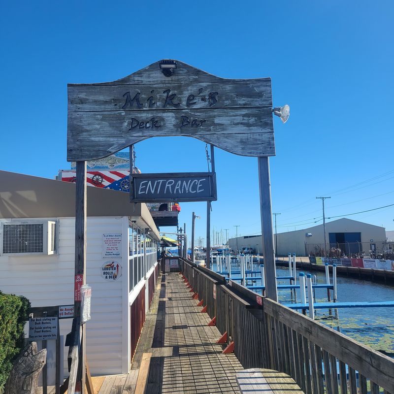 Brownie’s on the Lake, St. Clair Shores