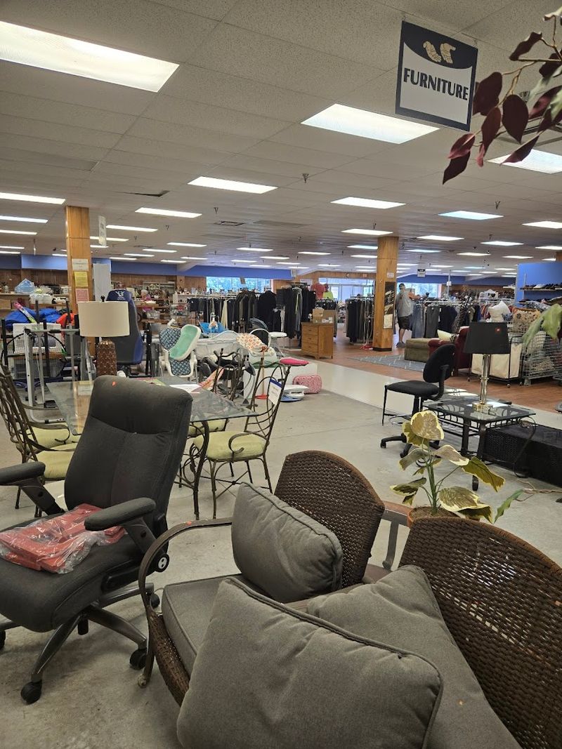 Helping Hands Thrift Store 