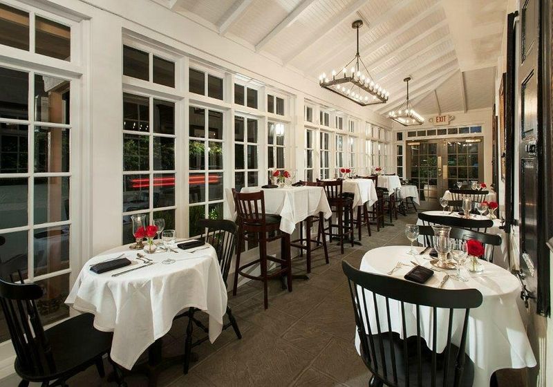 Crab Cakes That Earned a Dozen Shoutouts From Happy Diners