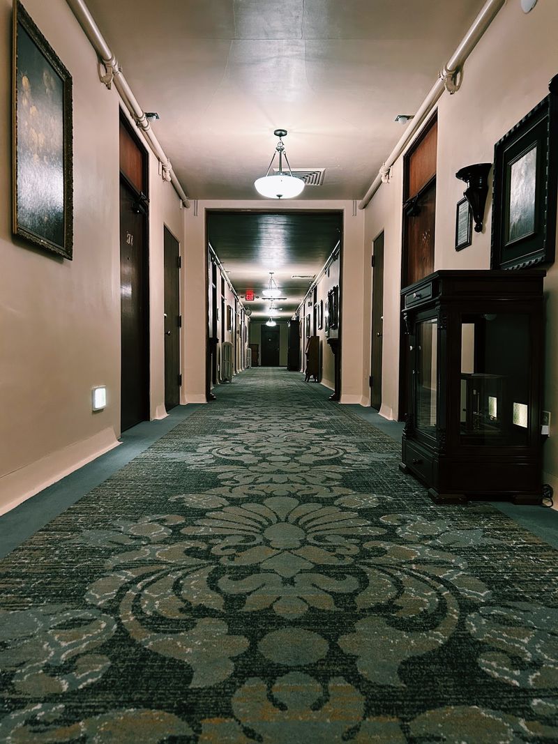 Hallways Dressed in Antiques