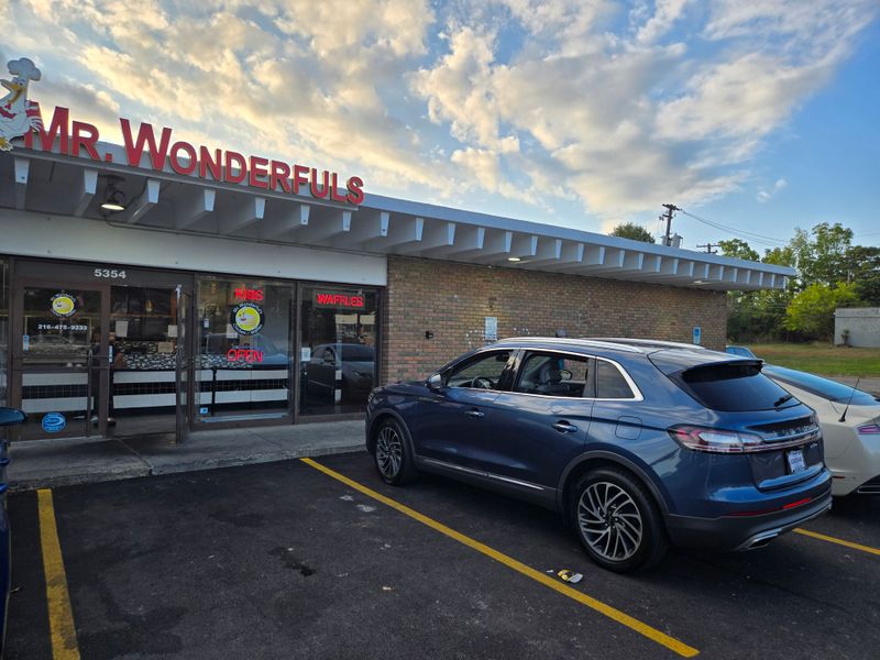 Mr Wonderful's Chicken & Waffles, Maple Heights