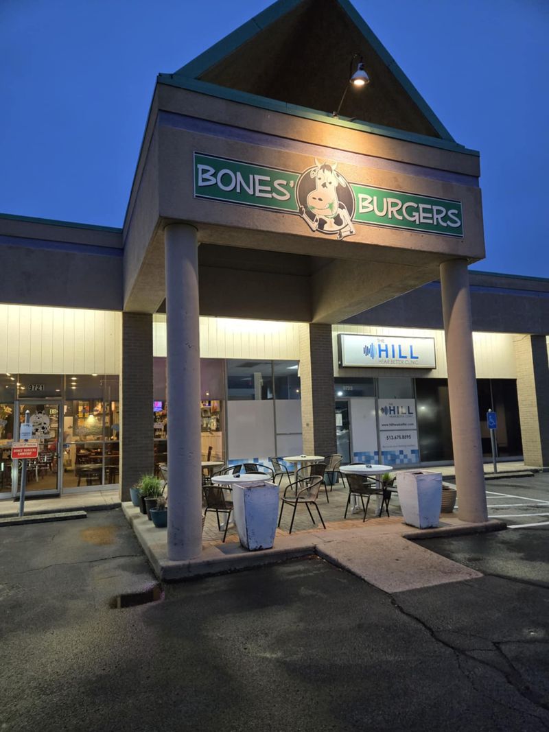 Bones' Burgers, Montgomery