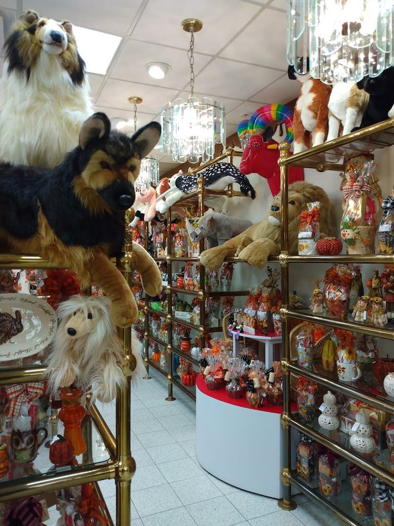 The Festive Decorations That Turn Holidays Into An Event