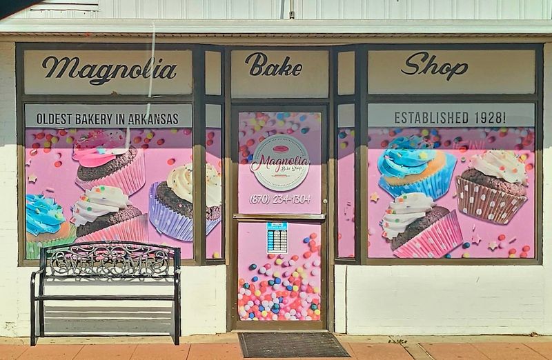 Small Town Regulars Line Up For Fresh Morning Batches