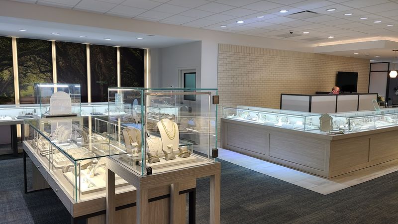 Handcrafted Jewelry Boutiques You Need to Visit Handcrafted Jewelry Boutiques You Need to Visit