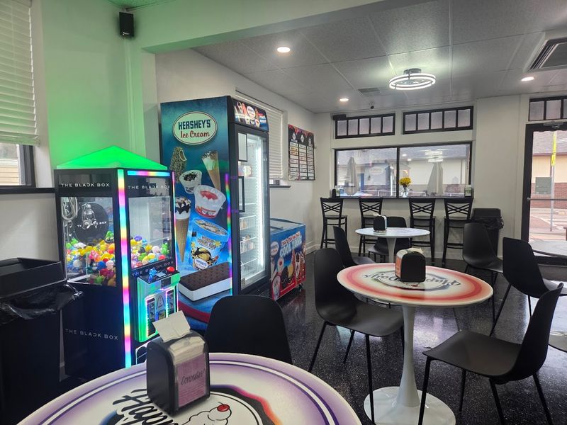 Happy Days Ice Cream and Coffee Shop - Millstadt